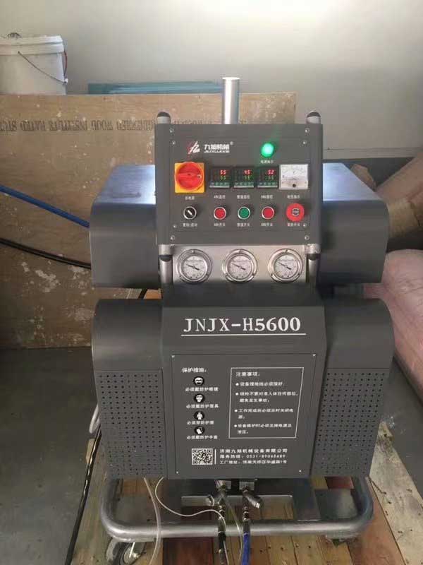 聚脲噴涂機JNJX-H5600(液壓)(圖2) 聚脲噴涂機對全水聚氨酯噴涂施工