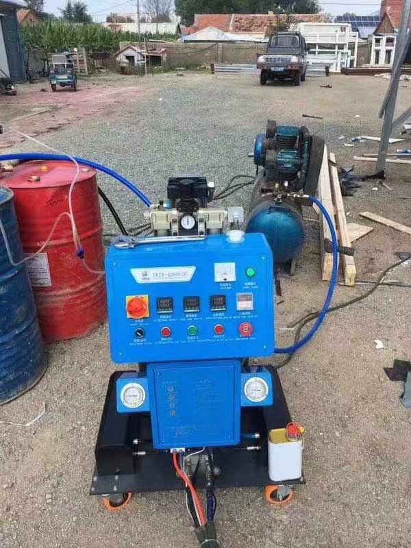 聚氨酯噴涂機多少錢一臺貴不貴?(圖1) 聚氨酯噴涂機在內(nèi)蒙扎蘭屯移動房噴涂