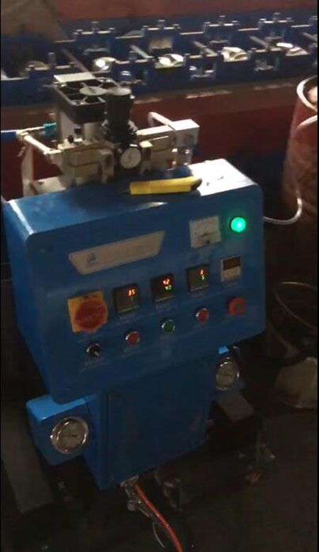 河北聚氨酯噴涂機(jī) Q2600D型 卷簾門填充澆注聚氨酯(圖2) Q2600D型卷簾門填充澆注聚氨酯噴涂機(jī)
