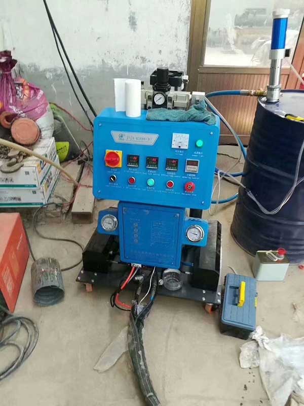 聚氨酯管材發(fā)泡機(圖2) Q2600D聚氨酯管材發(fā)泡機 定時定量功能