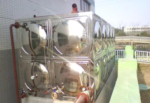 太陽(yáng)能熱水器水箱發(fā)泡(圖3) 太陽(yáng)能熱水器水箱發(fā)泡